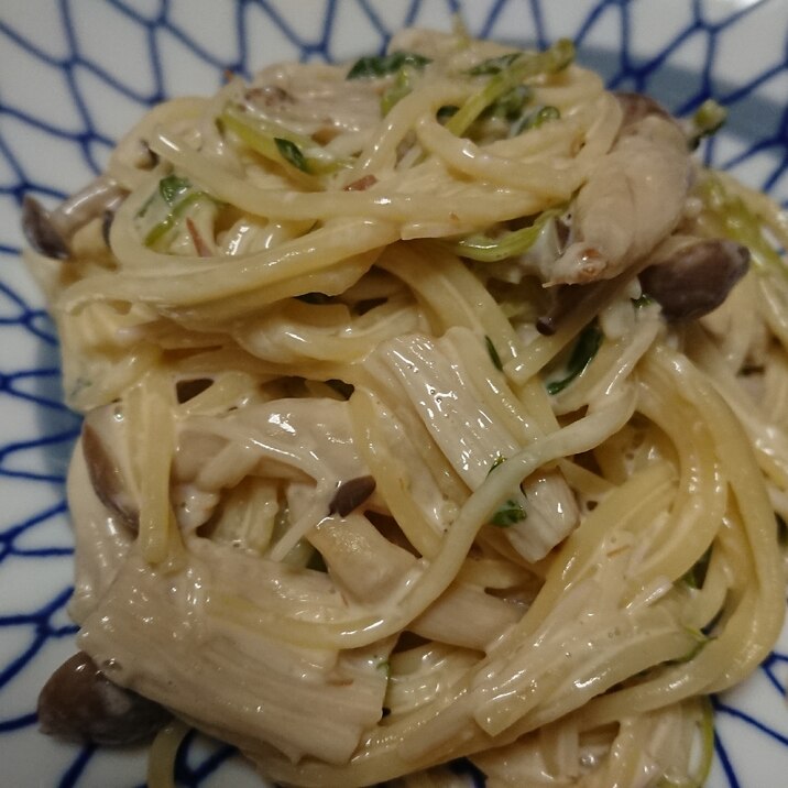 キノコと豆苗のクリームパスタ